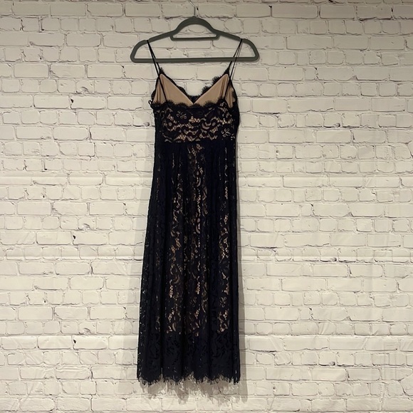 H&M midi lace dress. Navy. Size 0. - Picture 2 of 3